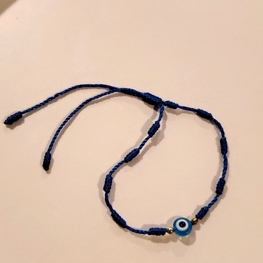 Evil eye bracelet with blue string